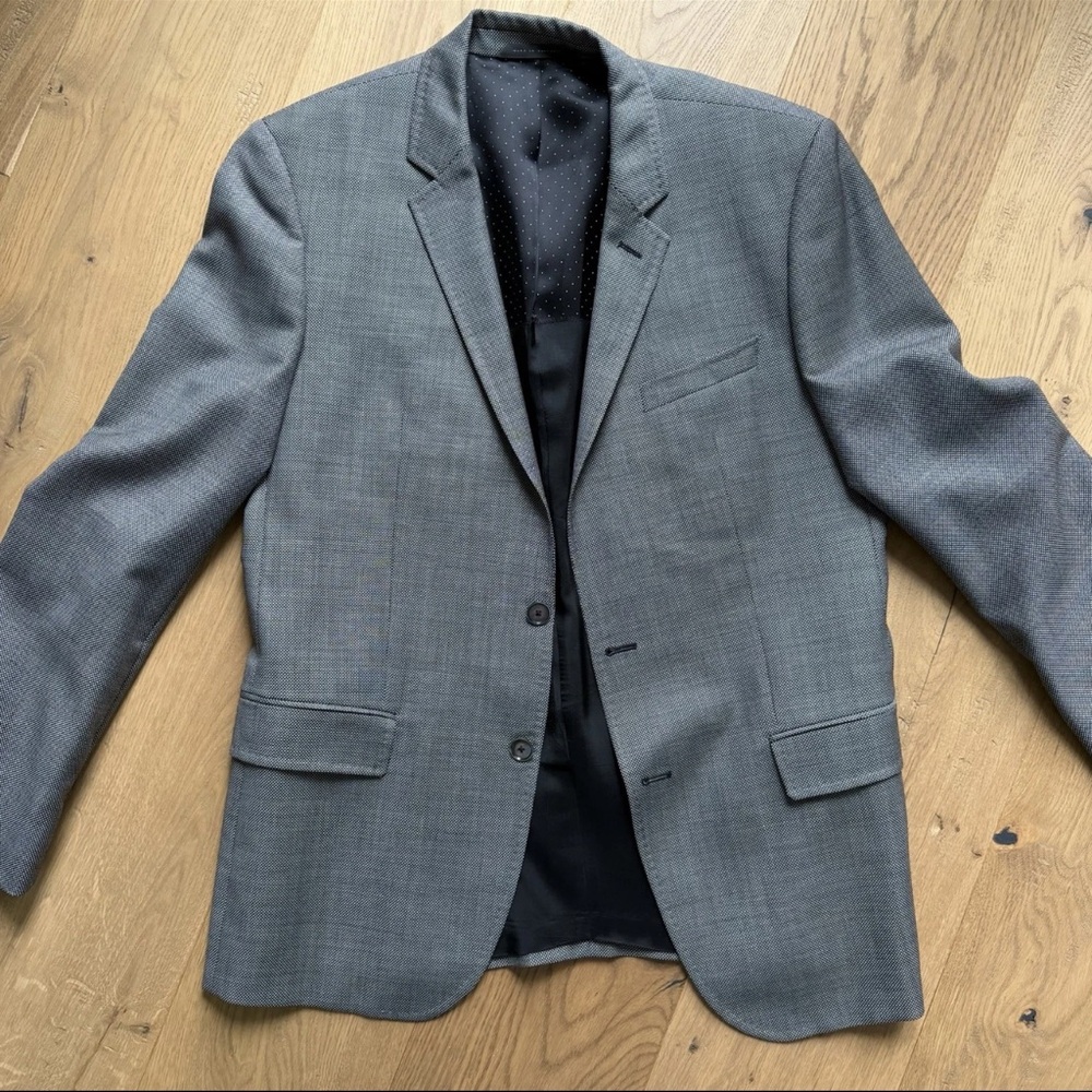 Hugo Boss Men’s 40R Gray Virgin Wool Blazer – Clean Modern Slim Silhouette Fit